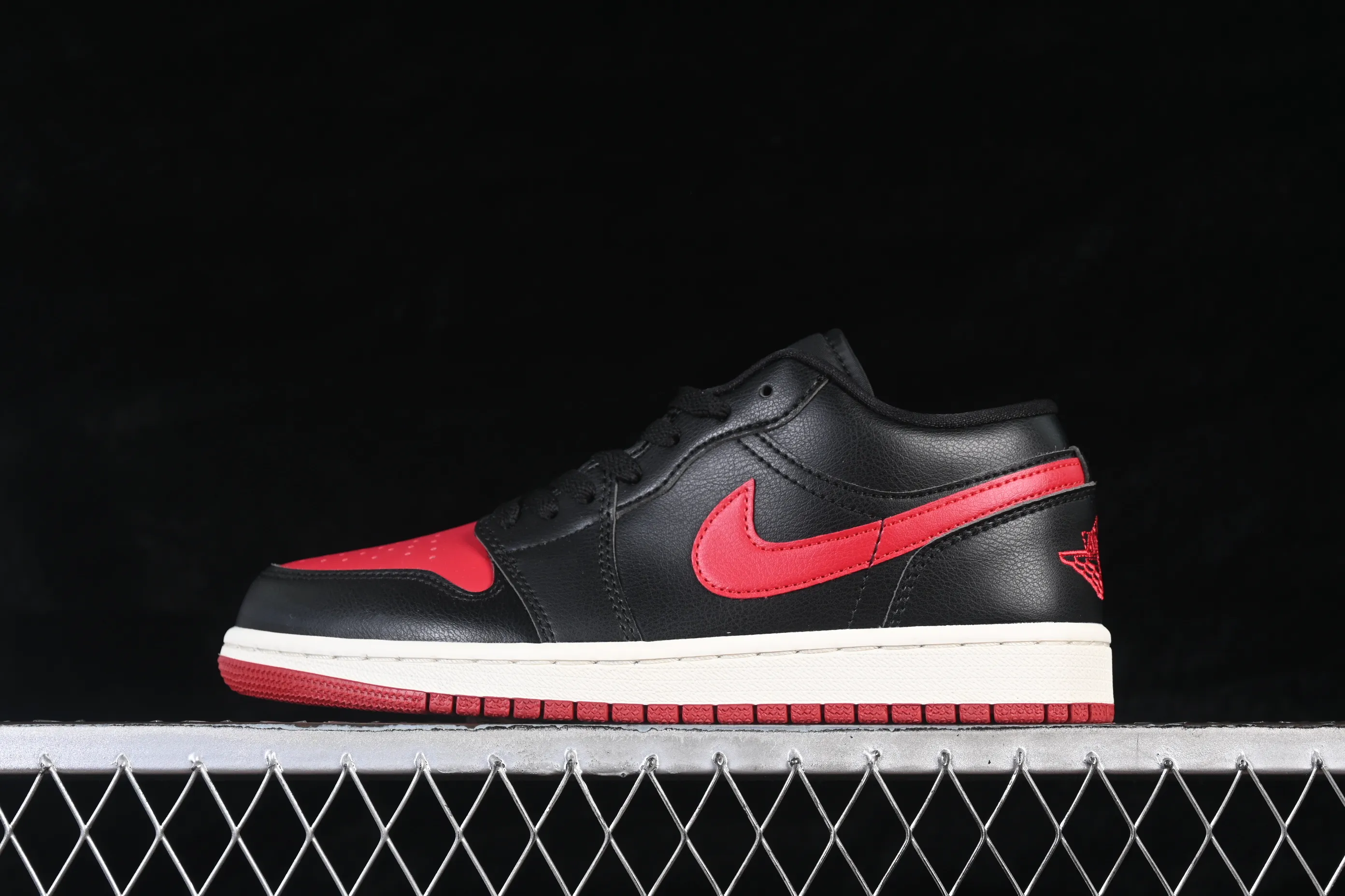 All categories Air Jordan Jordan series basketball shoes Air Jordan 1 Low Air Jordan 1 Low "Black And Red" AJ1 Joe 1 black and red low-top basketball shoes DC0774-061